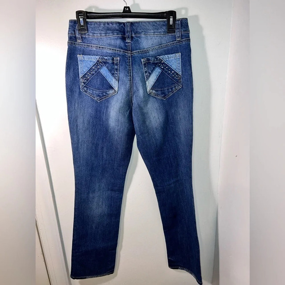 Code Bleu,8, Gwen,straight leg,studded medium wash, mid rise 5pocket, logo denim - Picture 2 of 9